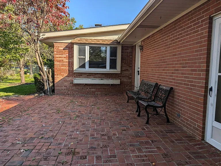 5253 Vernadale Dr — Photo 38