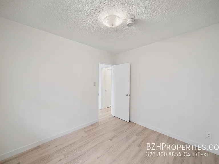 8633 Denver Ave #5 — Photo 6