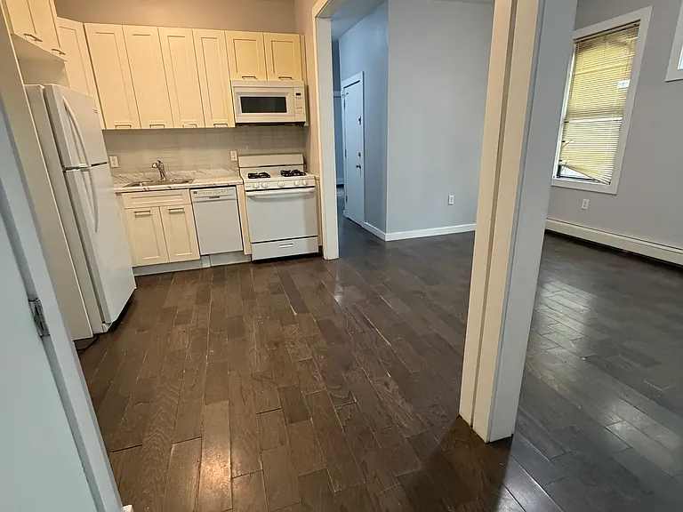 29 Bartholdi Ave #1A — Photo 1