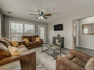 11 Par Ln APT 1, Reeds Spring, MO 65737