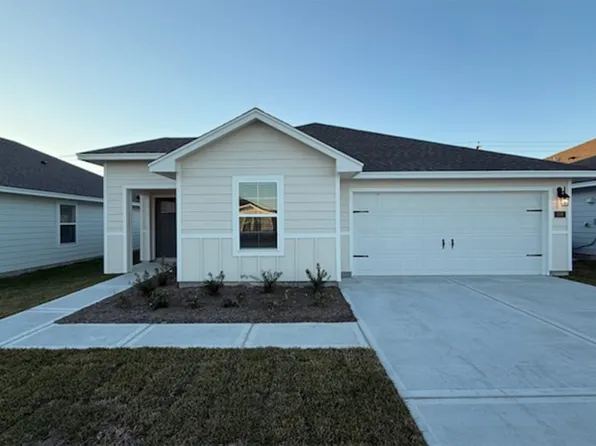 106 Montego Dr, Rockport, TX 78382