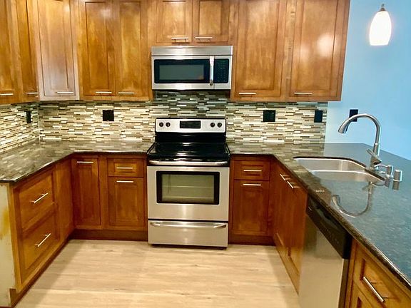 4th image of 215 Euclid Ave #102