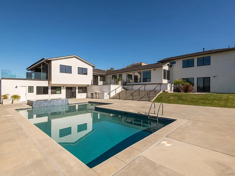Swimming Pool/Hot Tub/Sauna