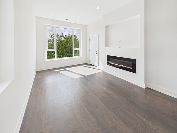2nd image of 4055 S Prairie Ave #1