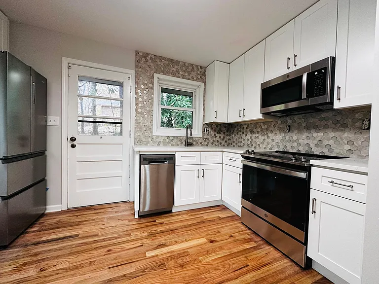 2149 Arlington Ave NE — Photo 5