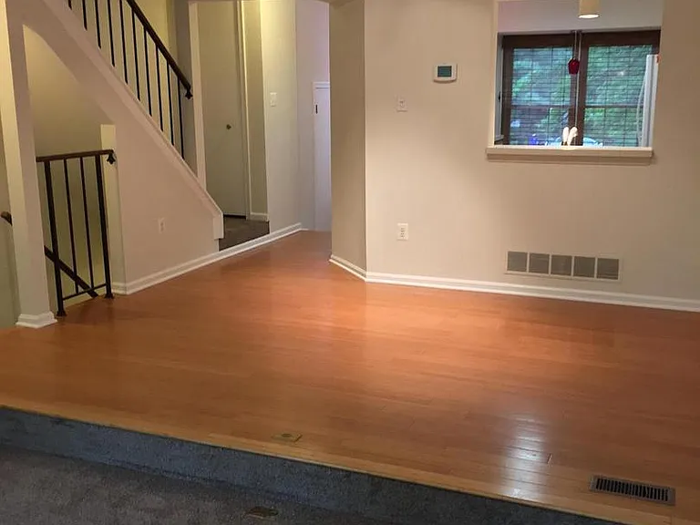 8911 Oakwood Way — Photo 2
