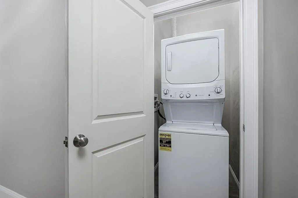 242 Mountain Ave — Photo 2