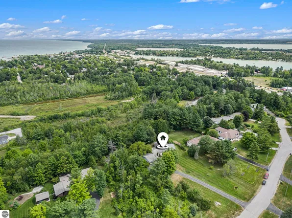 400 Lamoreaux Dr, Elk Rapids, MI 49629