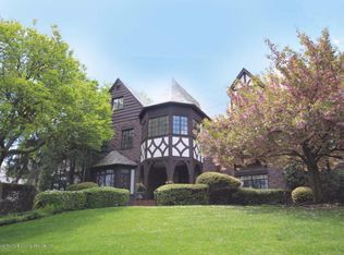 2 Emerson Dr, Staten Island, NY 10304