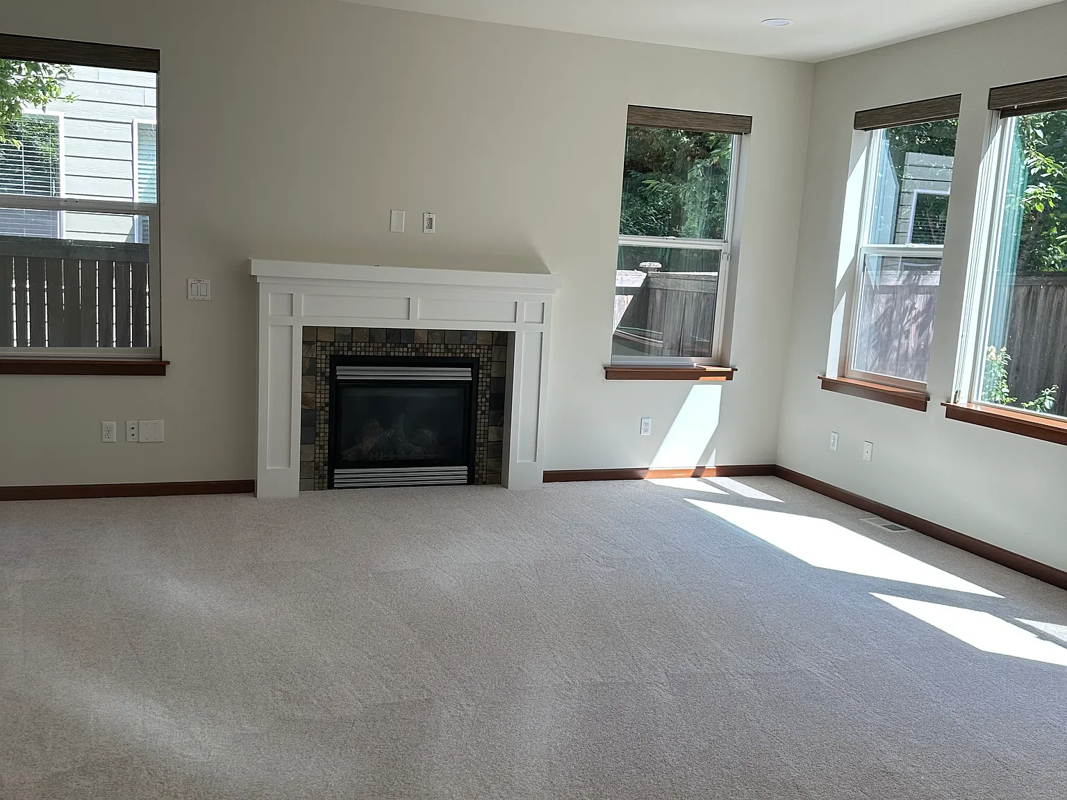 4 bed, 2.5 bath, 2832 sqft, $4,100 — Photo 3