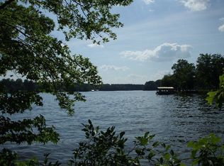 116 Eagles Harbor Dr, Hodges, SC 29653