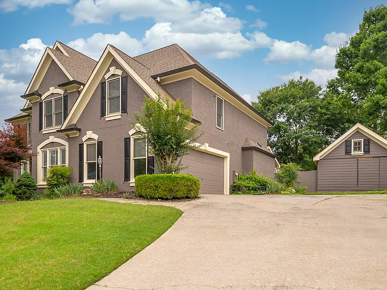 403 Dogwood Way — Photo 1