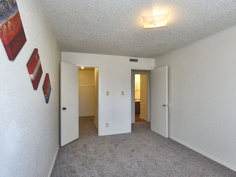 South Point Apartments — Photo 24