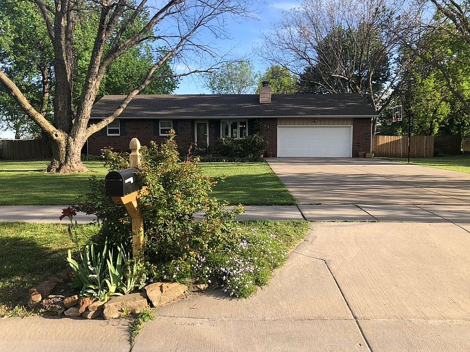 1st image of 335 E Rosewood St
