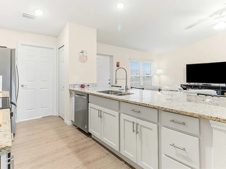 7024 Hero Cir — Photo 28