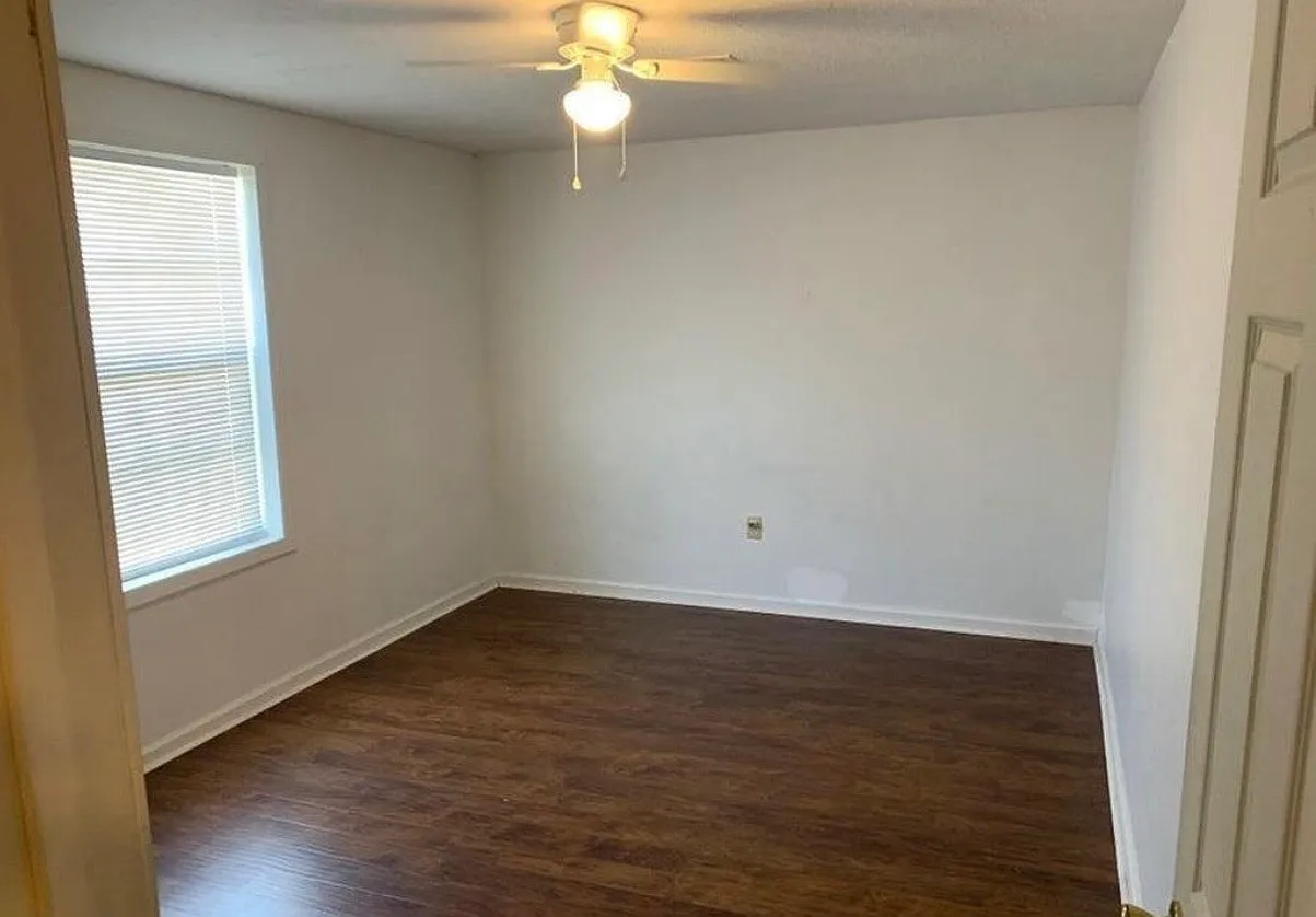 3 bed, 1.5 bath, 1500 sqft, $1,150 — Photo 2