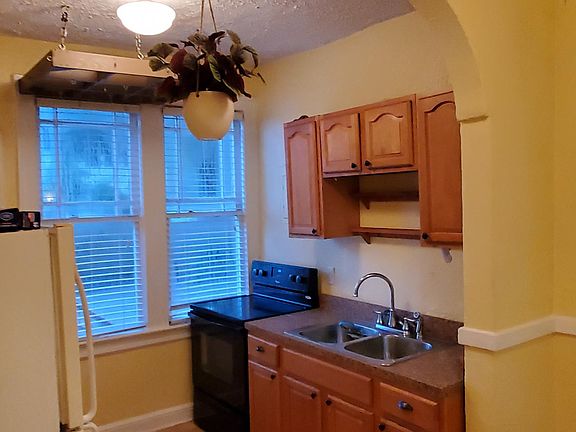 5th image of 2259 College St #8