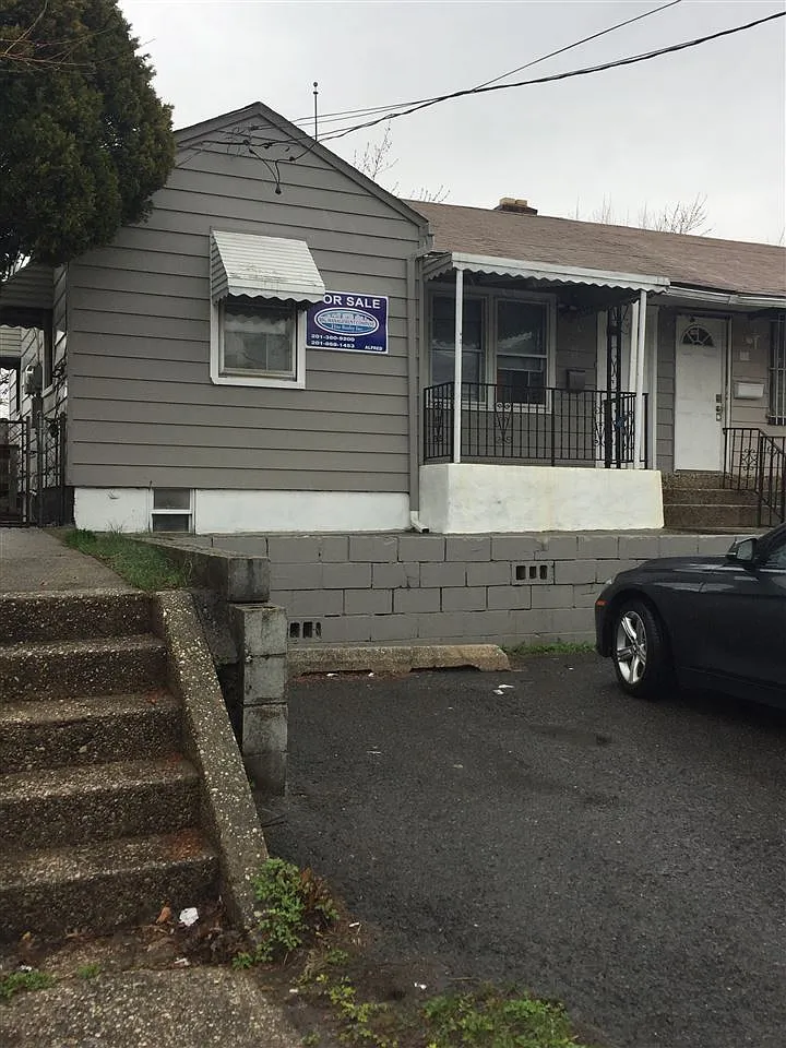 87 Garfield Ave photo 1