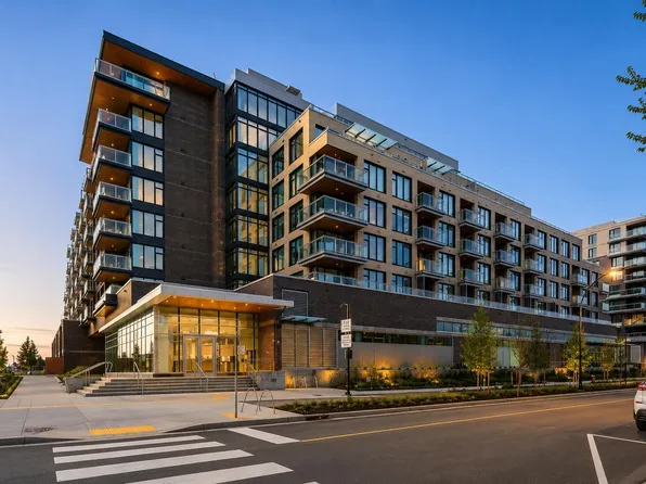 755 Harbourside Dr #312, North Vancouver, BC V7P 3R7