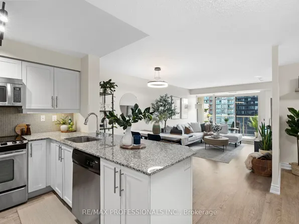 125 Western Battery Rd #909, Toronto, ON M6K 3R8