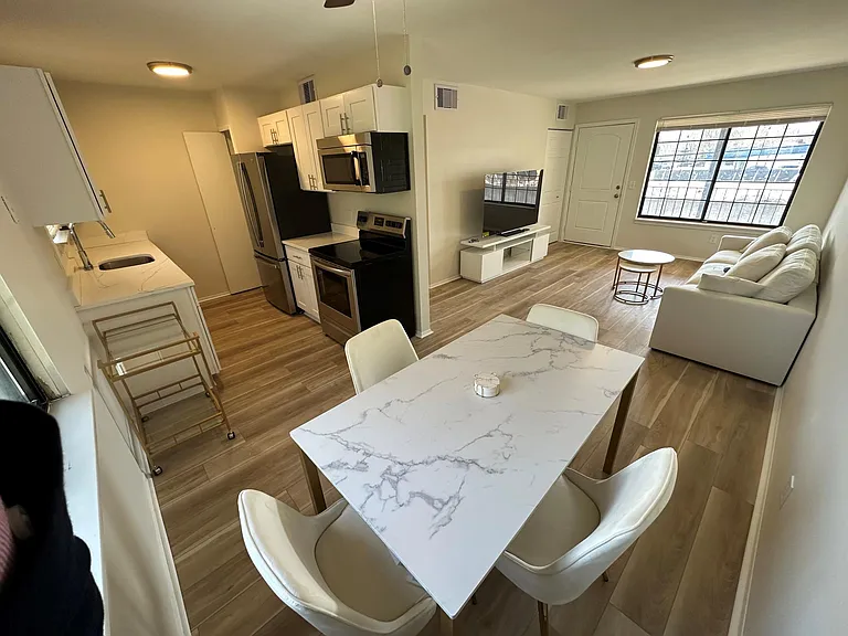 102 N Washington Ave — Photo 1