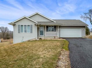 109 Falcon Way SW, Poplar Grove, IL 61065