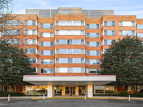 2nd image of 4000 Tunlaw Rd NW APT 811