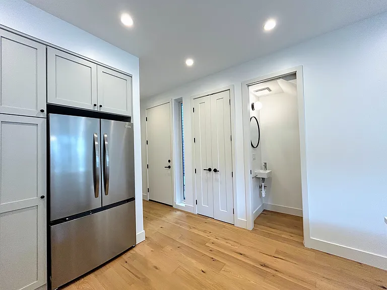 1003 E Washington St — Photo 9