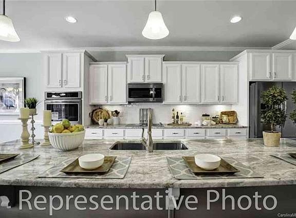 3rd image of 475 Rosemore Pl #128