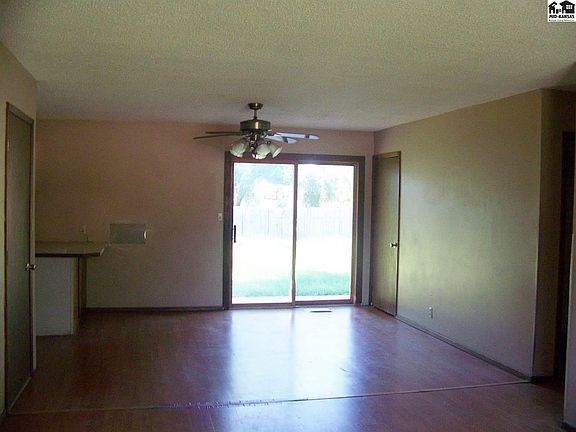 3rd image of 16 E Detroit Dr