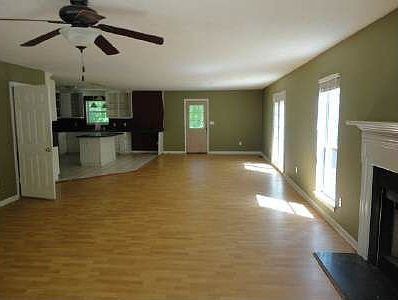 3rd image of 798 White Oak Dr