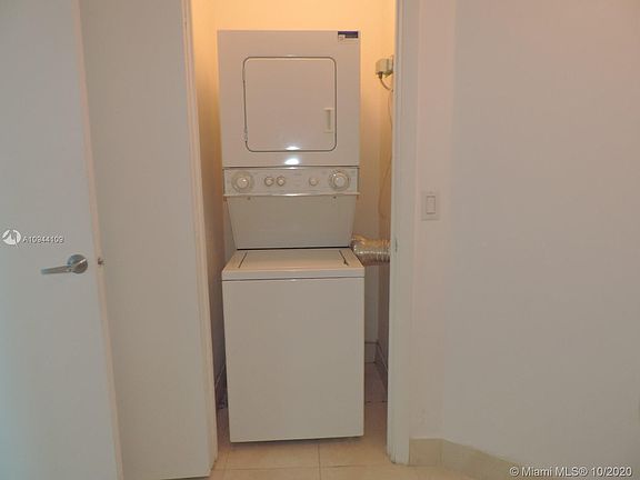 2nd image of 1901 N Bayshore Dr