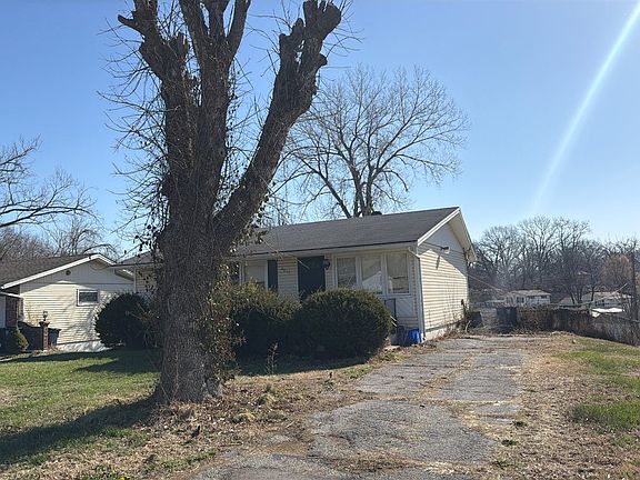 2nd image of 4015 Lawn Ave