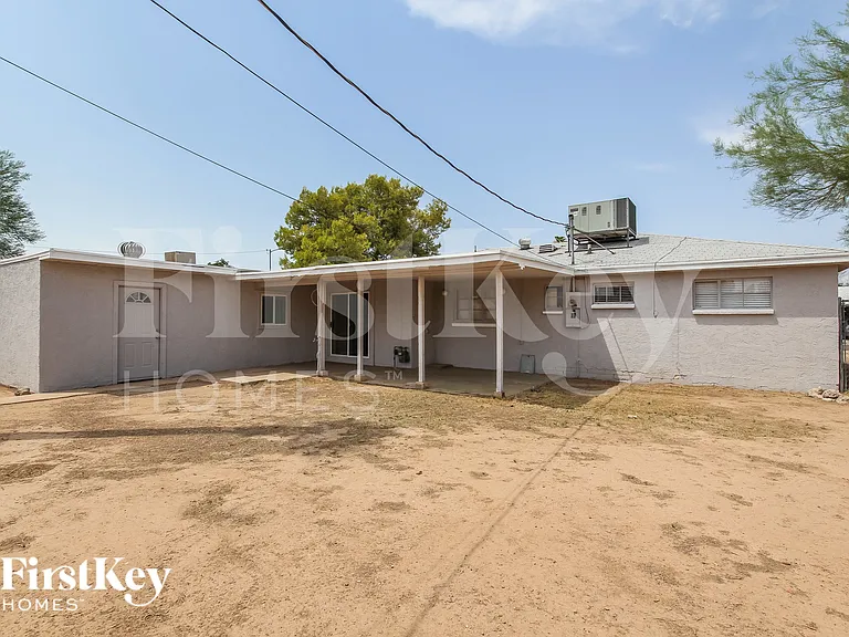 2919 W Seldon Ln — Photo 14