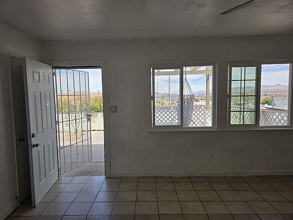 4th image of 932 E Navajo St #B