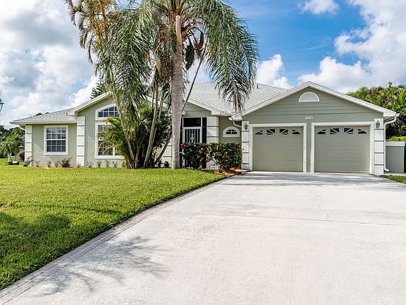 2nd image of 6845 Bronte Circle