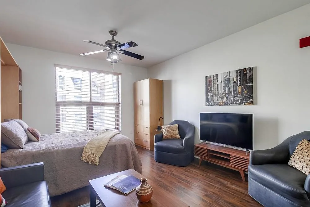 Studio, 571 sqft, $2,695 — Photo 3