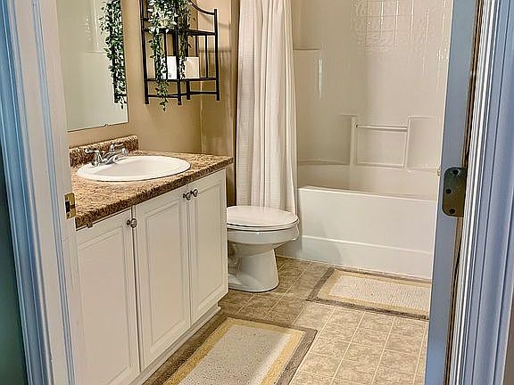 Master bathroom 