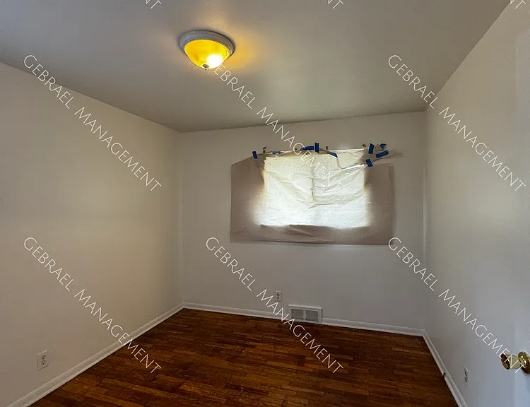 6062 Detroit St — Photo 2