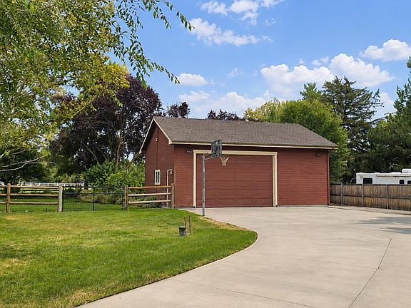 3rd image of 3652 W Meander Ct