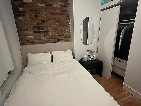 5th image of 166 Elizabeth St APT 4C