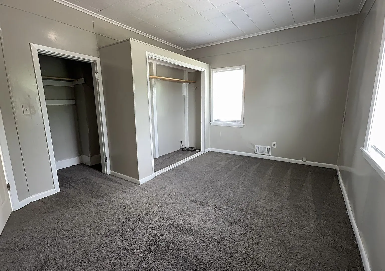 1521 & 1521 1/2 E Kirby Ave (AARC Management, LLC) — Photo 4