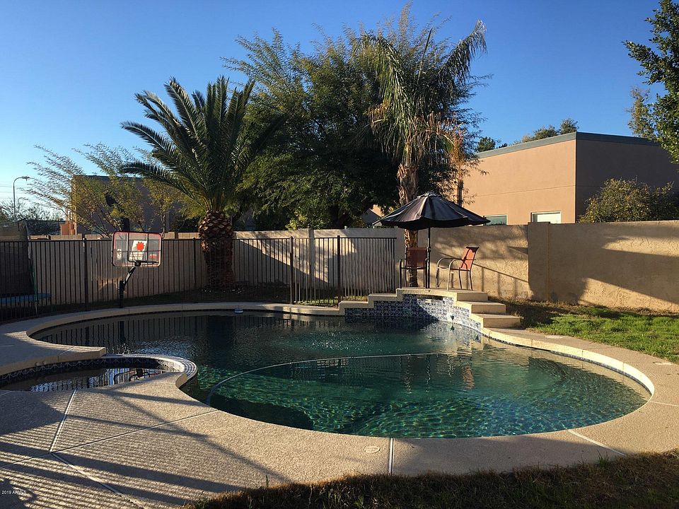 1st image of 8238 W Voltaire Ave