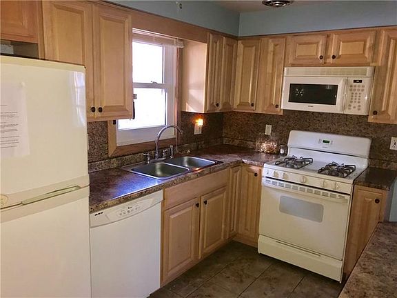 4th image of 63 Barry Ct