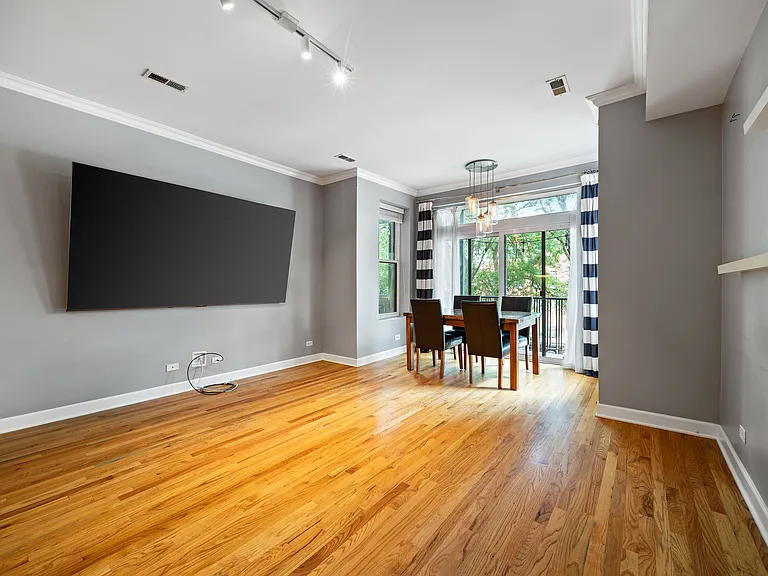 1435 W Addison St #2 — Photo 7
