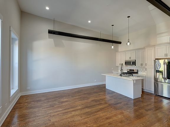 3rd image of 2321 W Warren Blvd #2