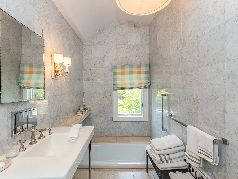 311 Meadows W — Photo 11