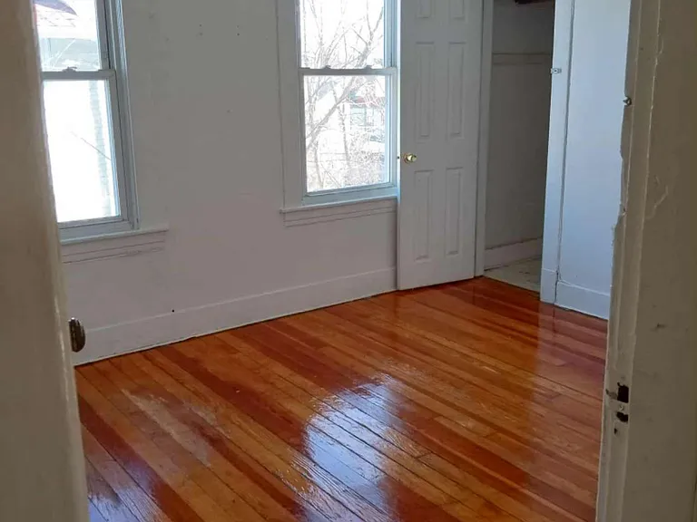 17-19 Windsor St #2 — Photo 13