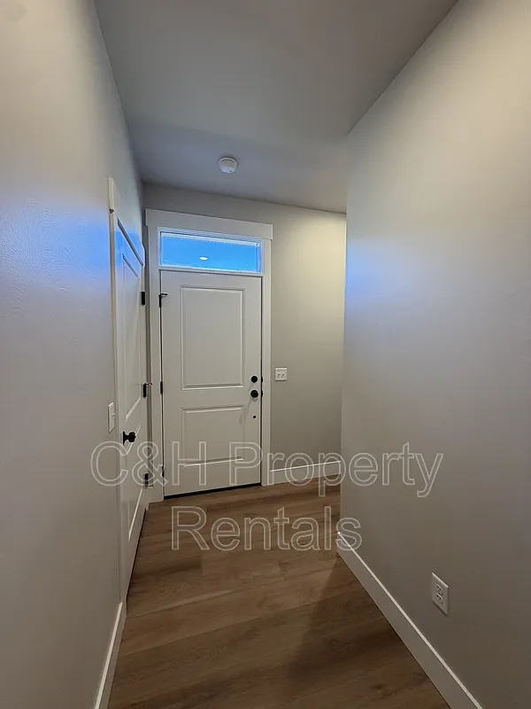 2 bed, 2.0 bath, 1087 sqft, $1,700 — Photo 2