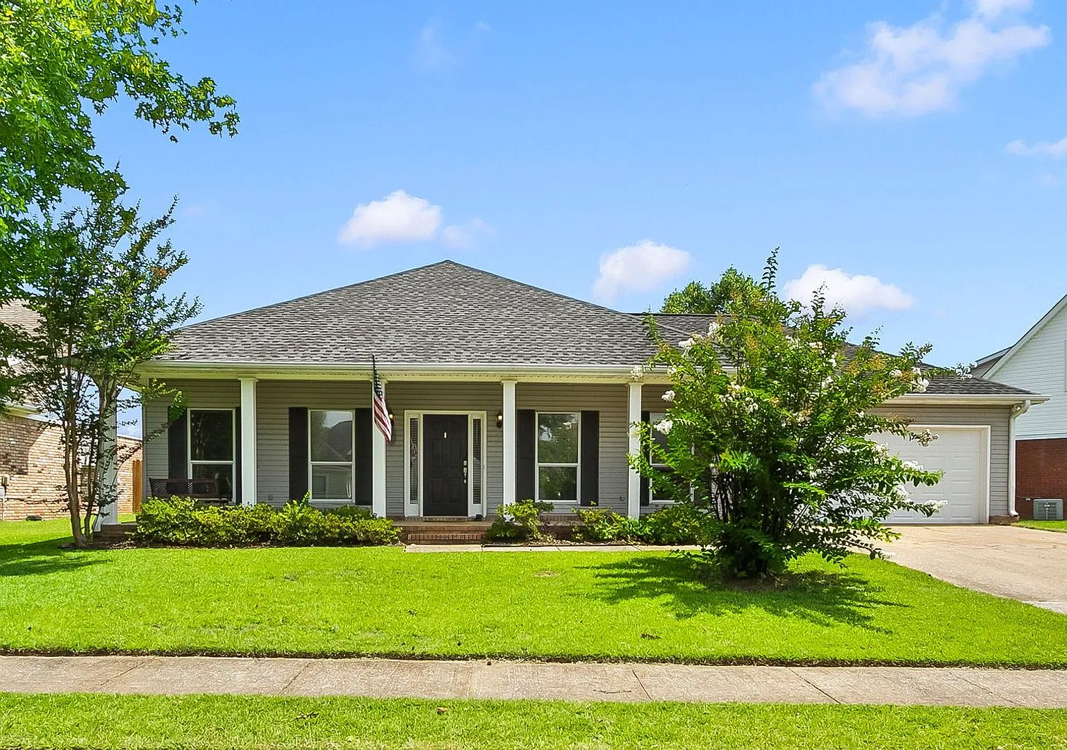 Lovely 3 bed / 2 bath Clear Creek Subdivision in Northport! Apply Today! — Photo 2